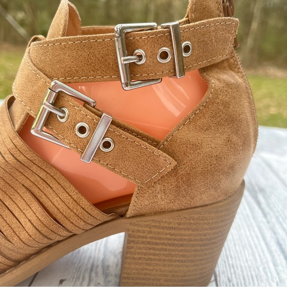 QUPID TAN FAUX LEATHER STRAPPY ANKLE BOOTS SIZE 9.5 WESTERN - Picture 4 of 8